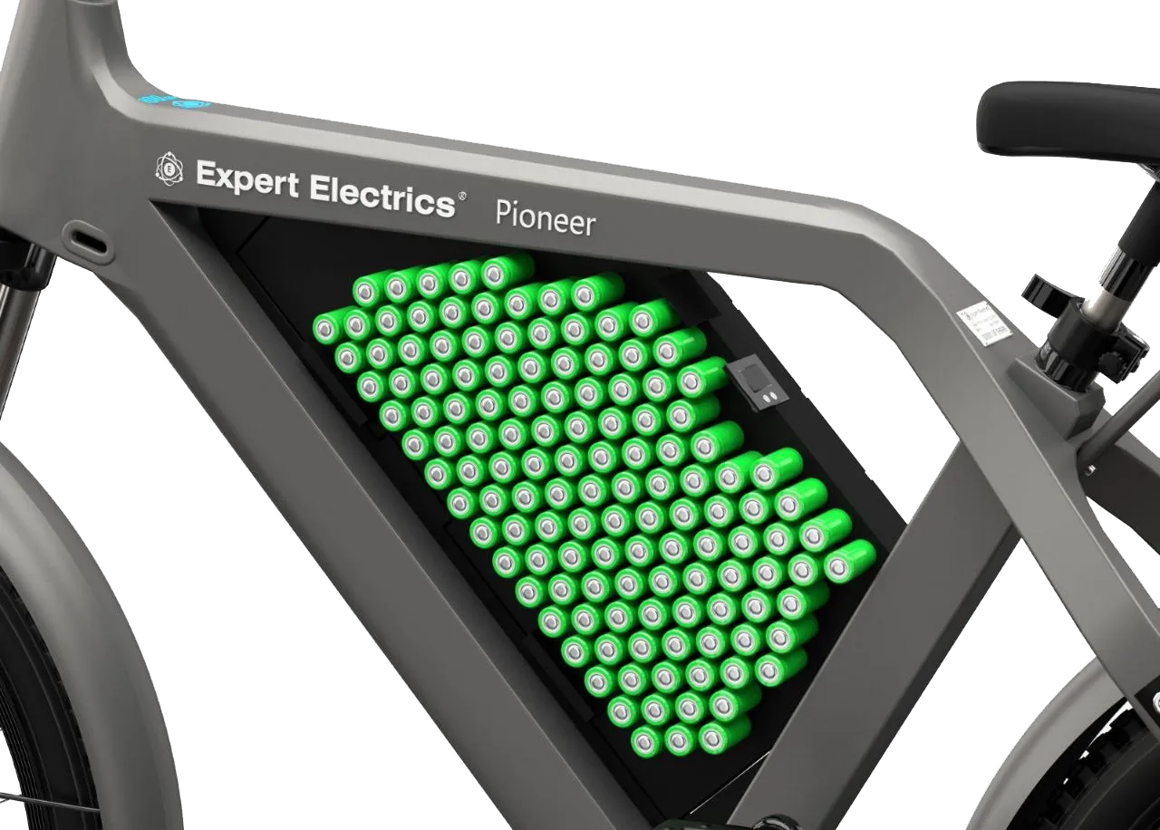 Промо-баннер с техникой Expert Electrics на темном фоне изображающий аккумулятор